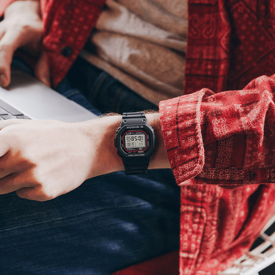 ЧАСОВНИК CASIO G-SHOCK DW-5000R-1AER