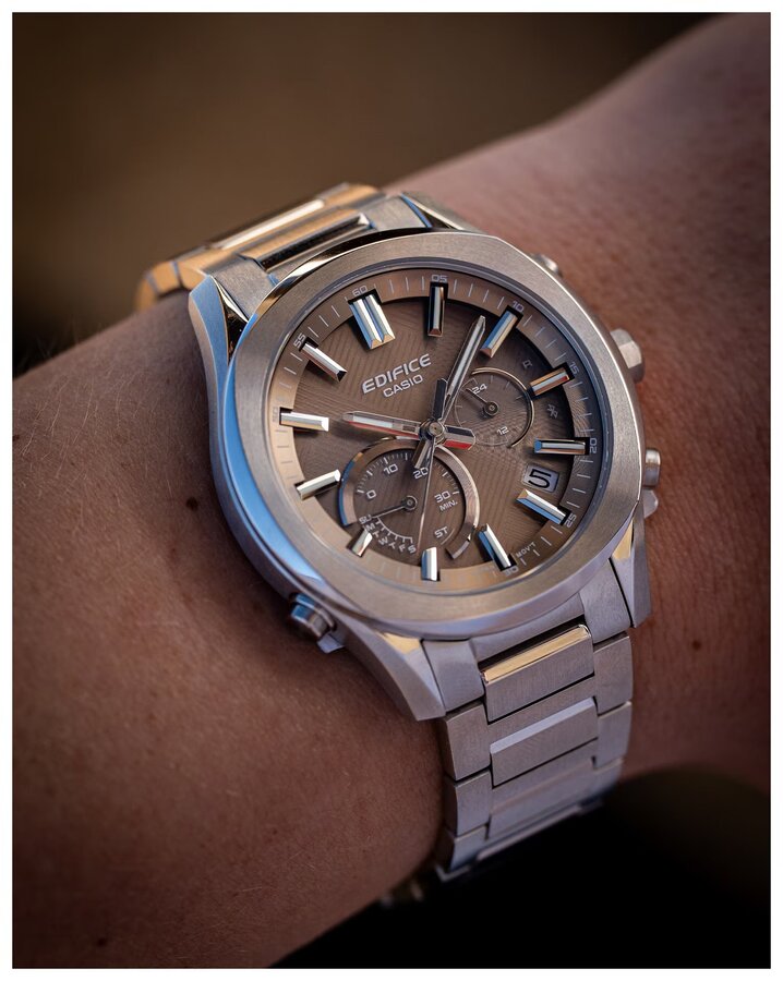 Часовник CASIO EDIFICE EQB-1300D-5AEF