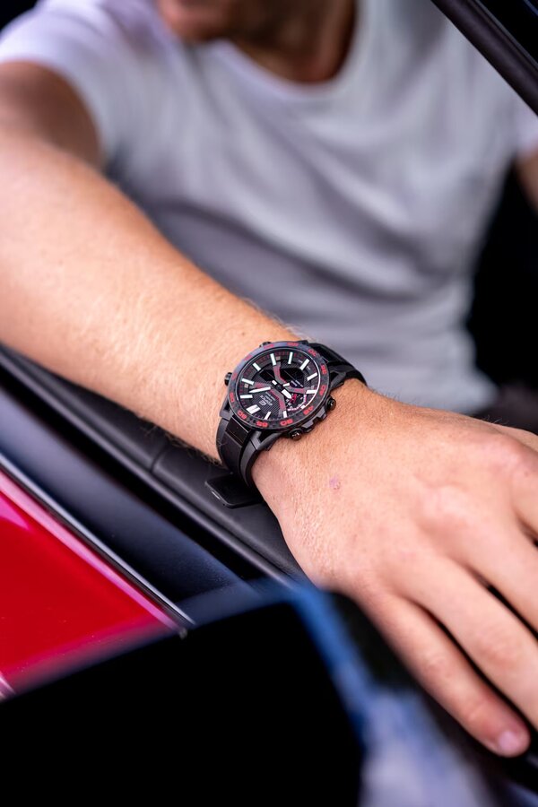 Часовник CASIO EDIFICE ECB-2000PB-1AEF