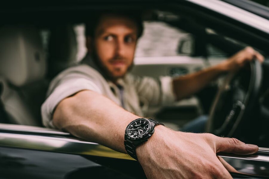 Часовник CASIO EDIFICE ECB-2200DC-1AEF
