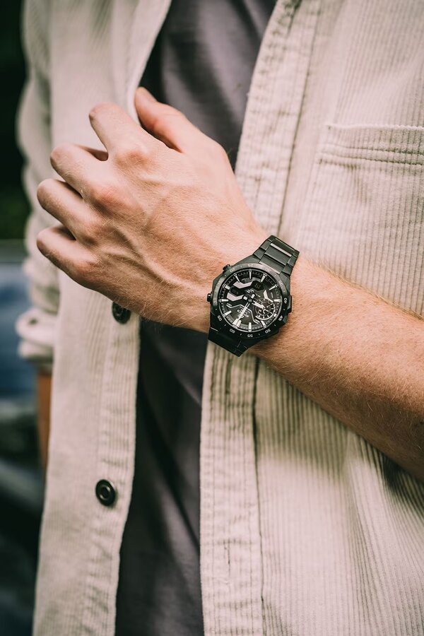 Часовник CASIO EDIFICE ECB-2200DC-1AEF