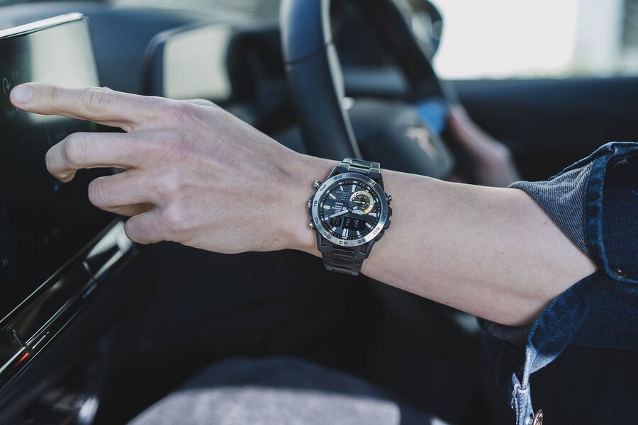 Часовник CASIO EDIFICE ECB-40DC-1AEF