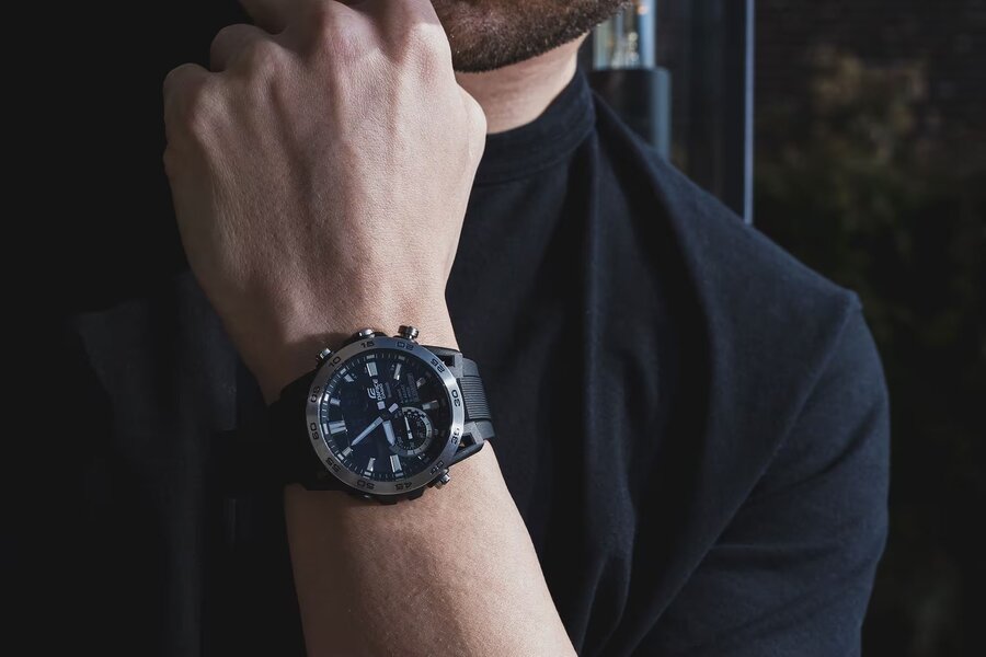 Часовник CASIO EDIFICE ECB-40P-1AEF