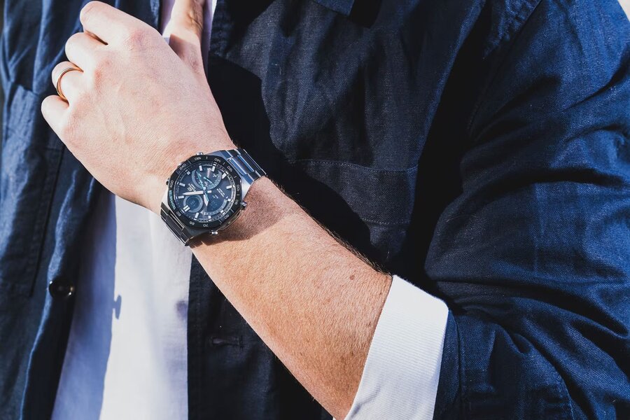 Часовник CASIO EDIFICE ECB-950DB-1AEF