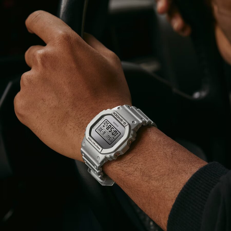 ЧАСОВНИК CASIO G-SHOCK DW-5600FF-8ER