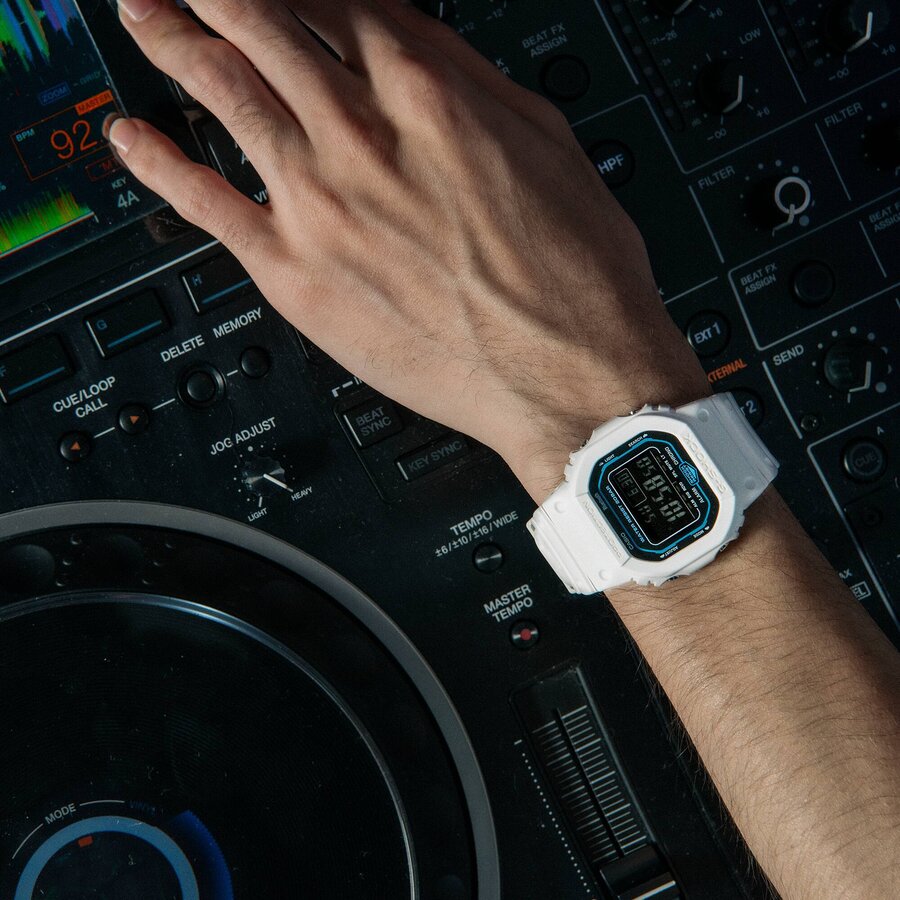 ЧАСОВНИК CASIO G-SHOCK DW-B5600SF-7ER