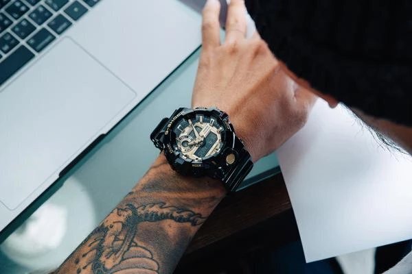 ЧАСОВНИК CASIO G-SHOCK GA-710GB-1AER