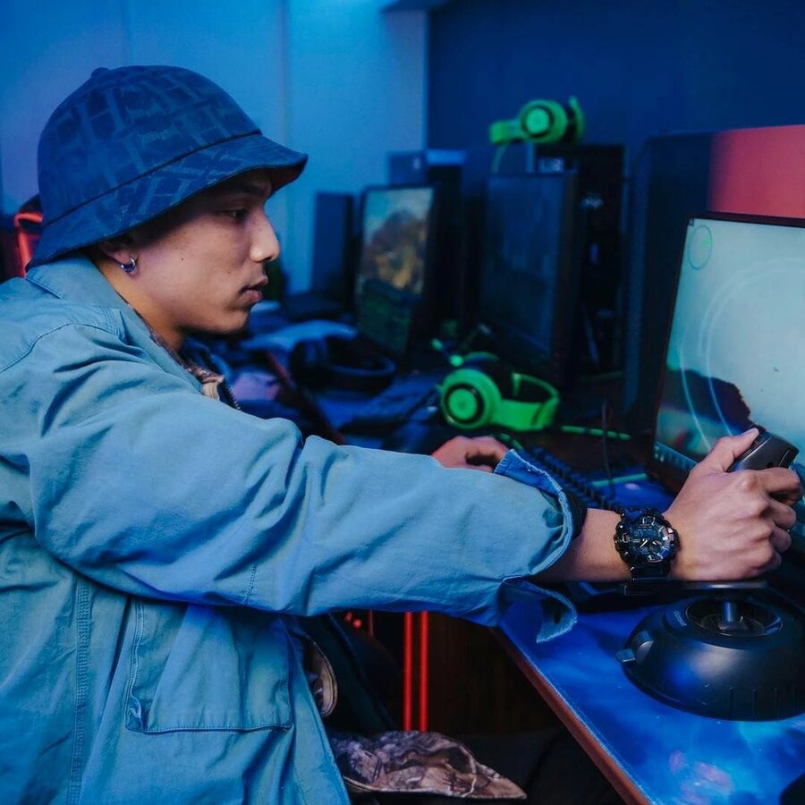 ЧАСОВНИК CASIO G-SHOCK GA-700RGB-1AER